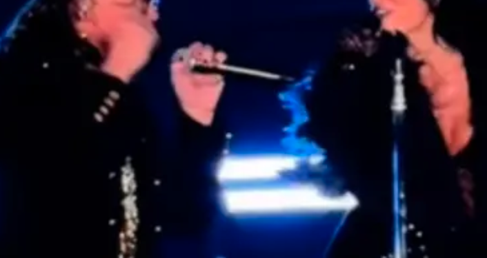 Dua Lipa sorprendió en México al cantar “Oye mi amor” con Fher de Maná